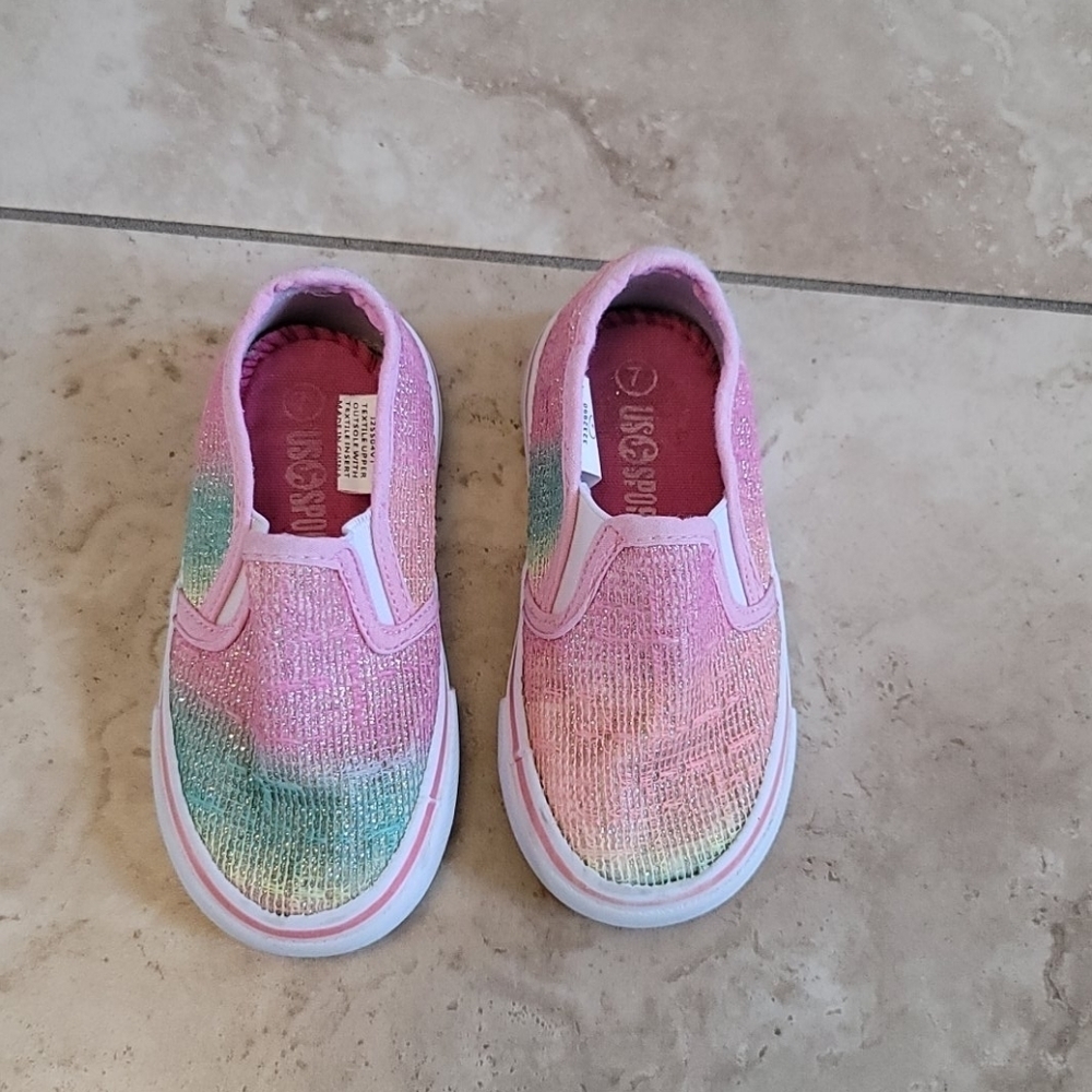 US Sports girl's slip on sneakers. Size 7
